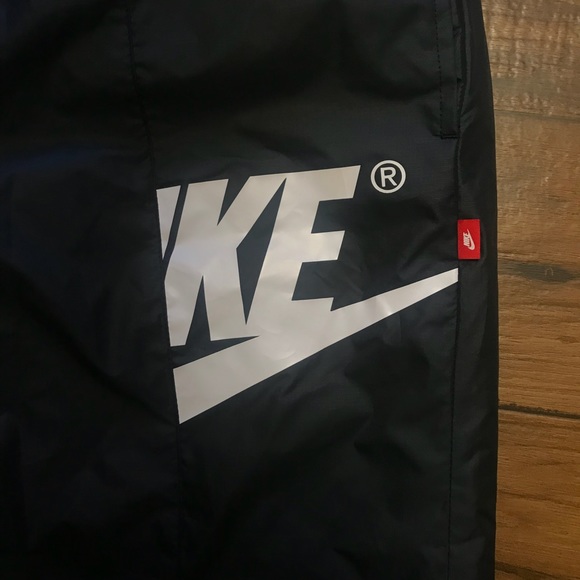NWT Women’s Nike Sportswear Windrunner Pants - Picture 2 of 7